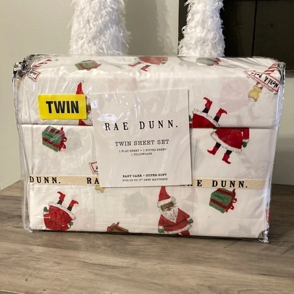 NWT Rae Dunn NORTH POLE SANTA AND MRS CLAUS TWIN CHRISTMAS SHEET SET